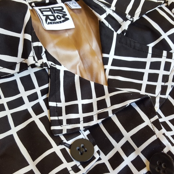 Bold plaid look trench coat - Picture 5 of 6